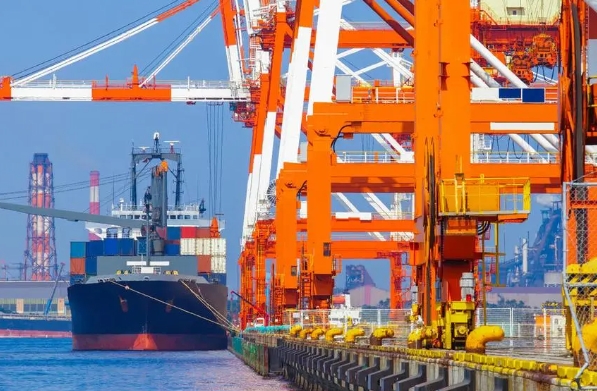 青島海運物流公司將繼續(xù)保持創(chuàng)新精神，不斷推動航運業(yè)發(fā)展